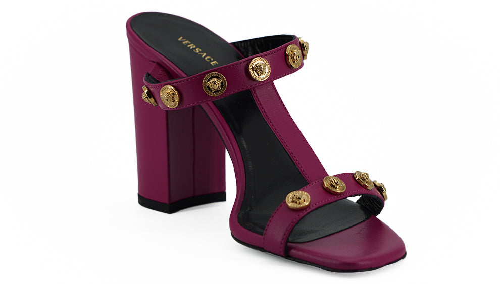 Lilafarbene Kalbsleder-Sandalen mit hohem Absatz