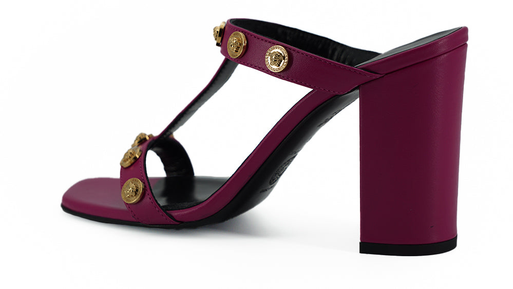 Lilafarbene Kalbsleder-Sandalen mit hohem Absatz