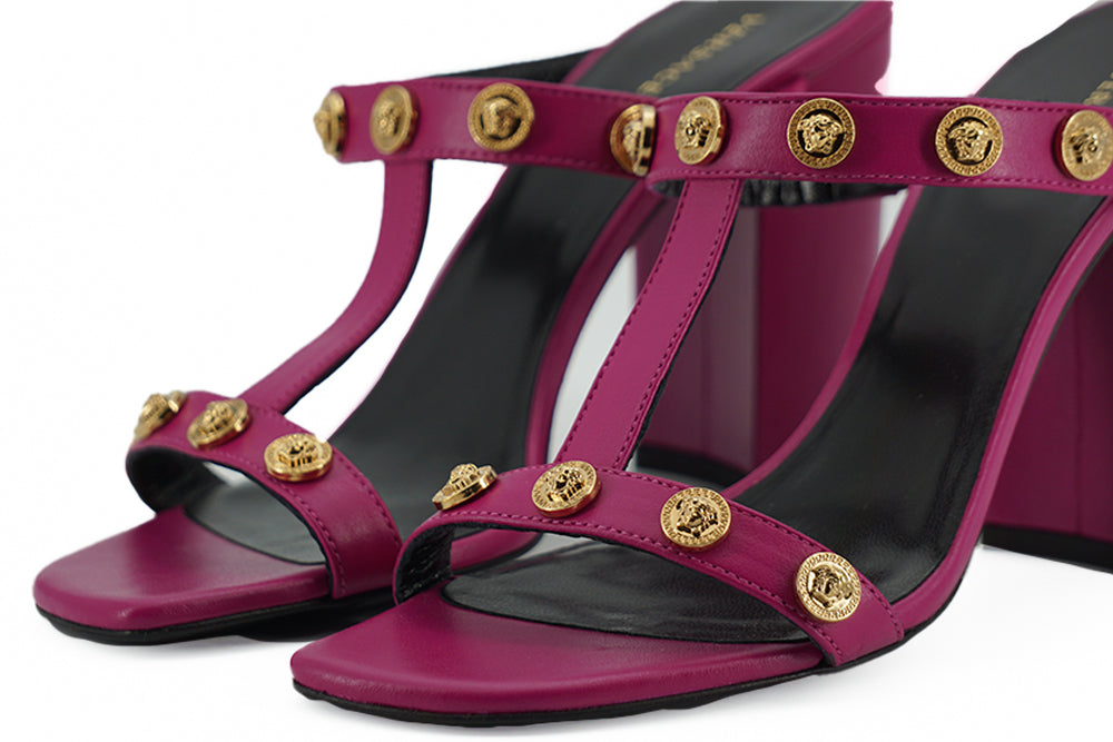 Lilafarbene Kalbsleder-Sandalen mit hohem Absatz