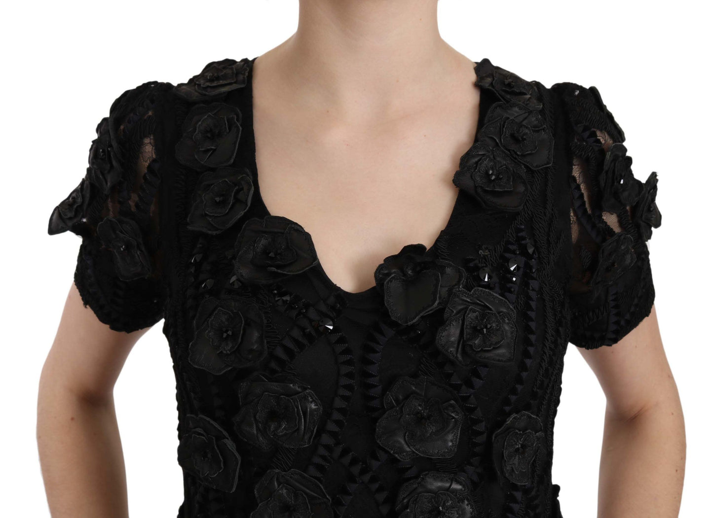 Robe fourreau à fleurs en cuir de soie noire