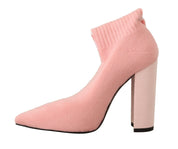 Chaussettes à logo en daim rose, bottines à talons blocs, chaussures