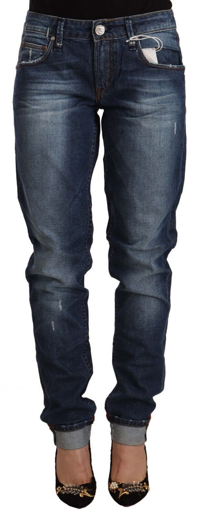 Blau verwaschene Slim-Fit-Denim-Jeans mit mittlerer Taille und umgeschlagenem Saum