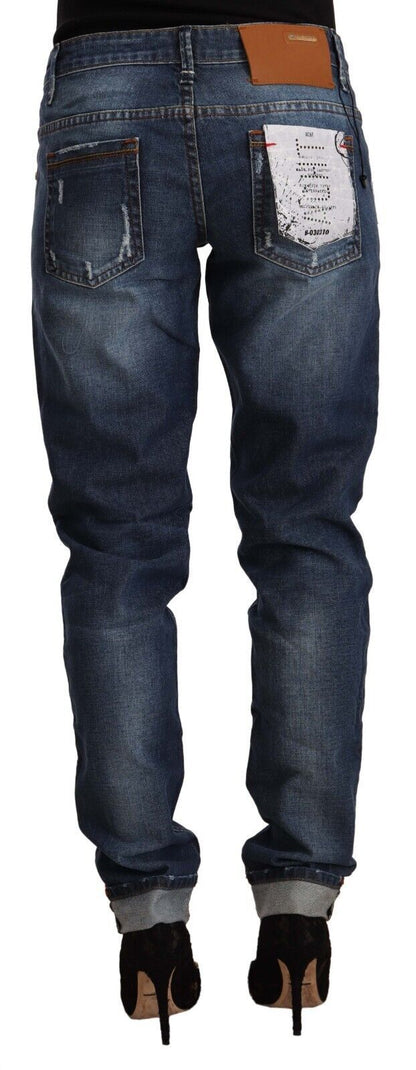 Blau verwaschene Slim-Fit-Denim-Jeans mit mittlerer Taille und umgeschlagenem Saum