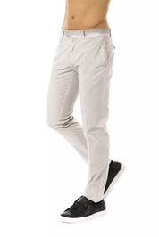 Graue Baumwolljeans und -hose