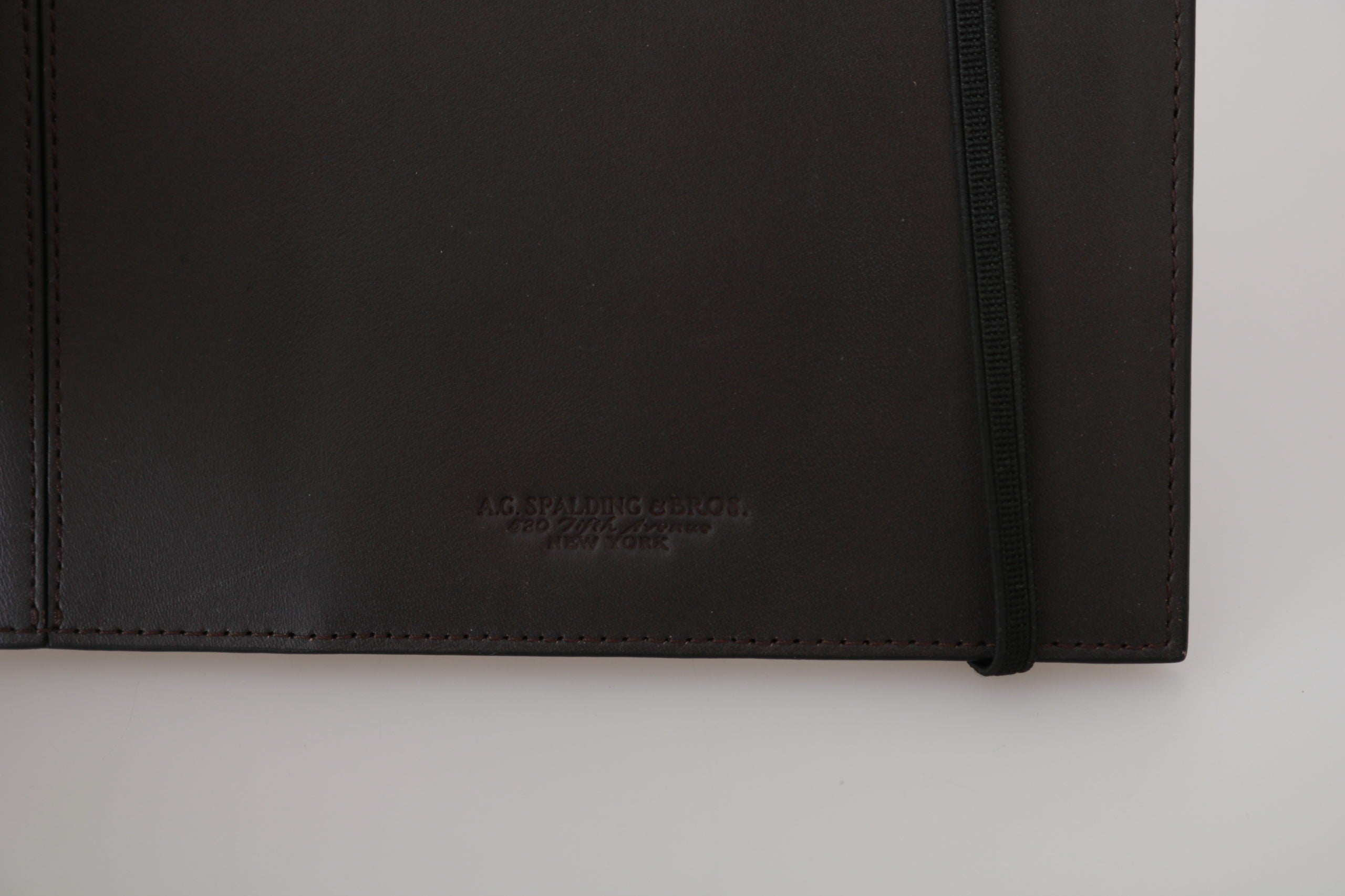 Bifold-Reisebrieftasche aus schwarzem Leder mit Logo