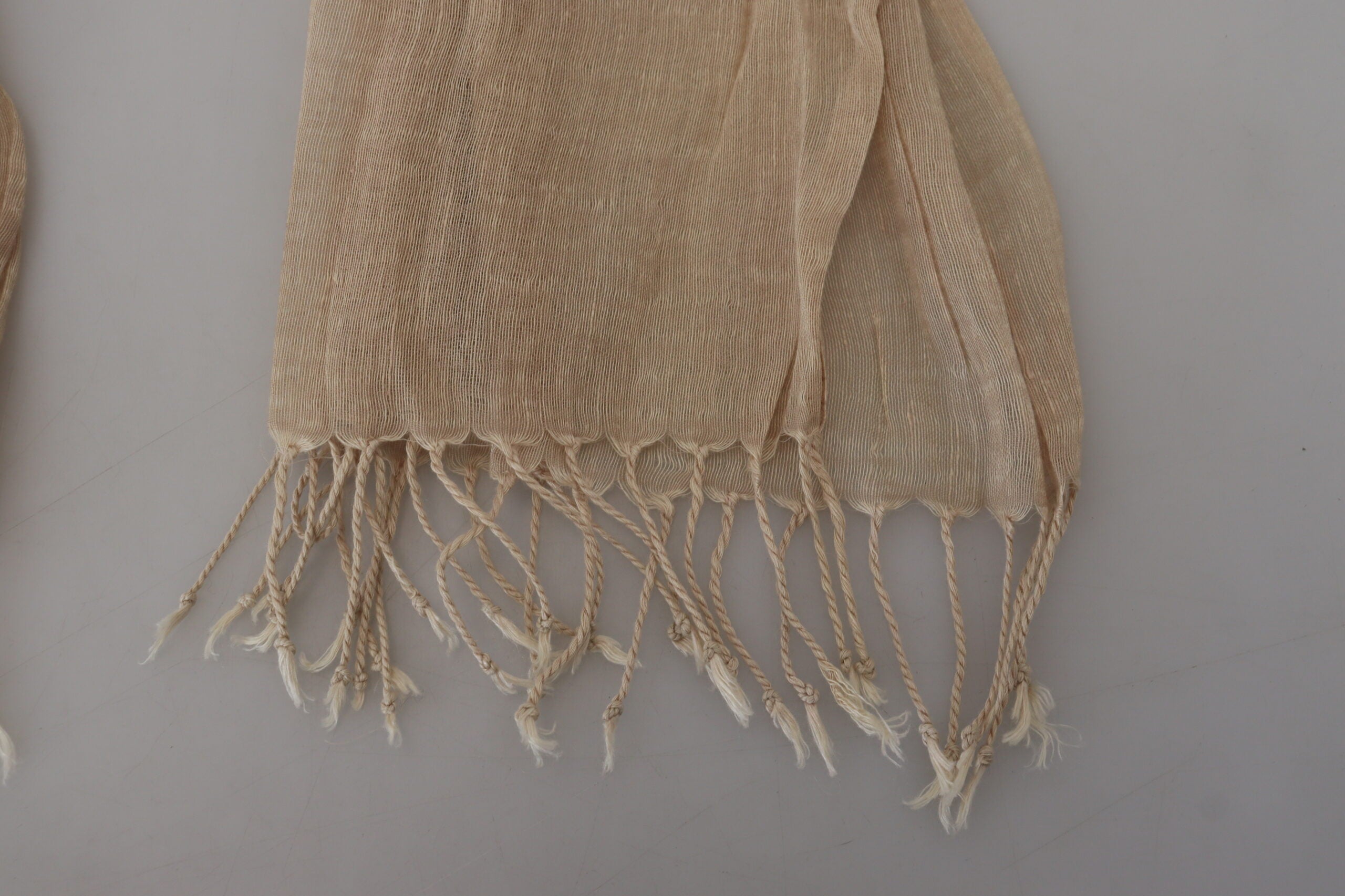 Beigefarbener Baumwollschal mit Foulard und Fransen