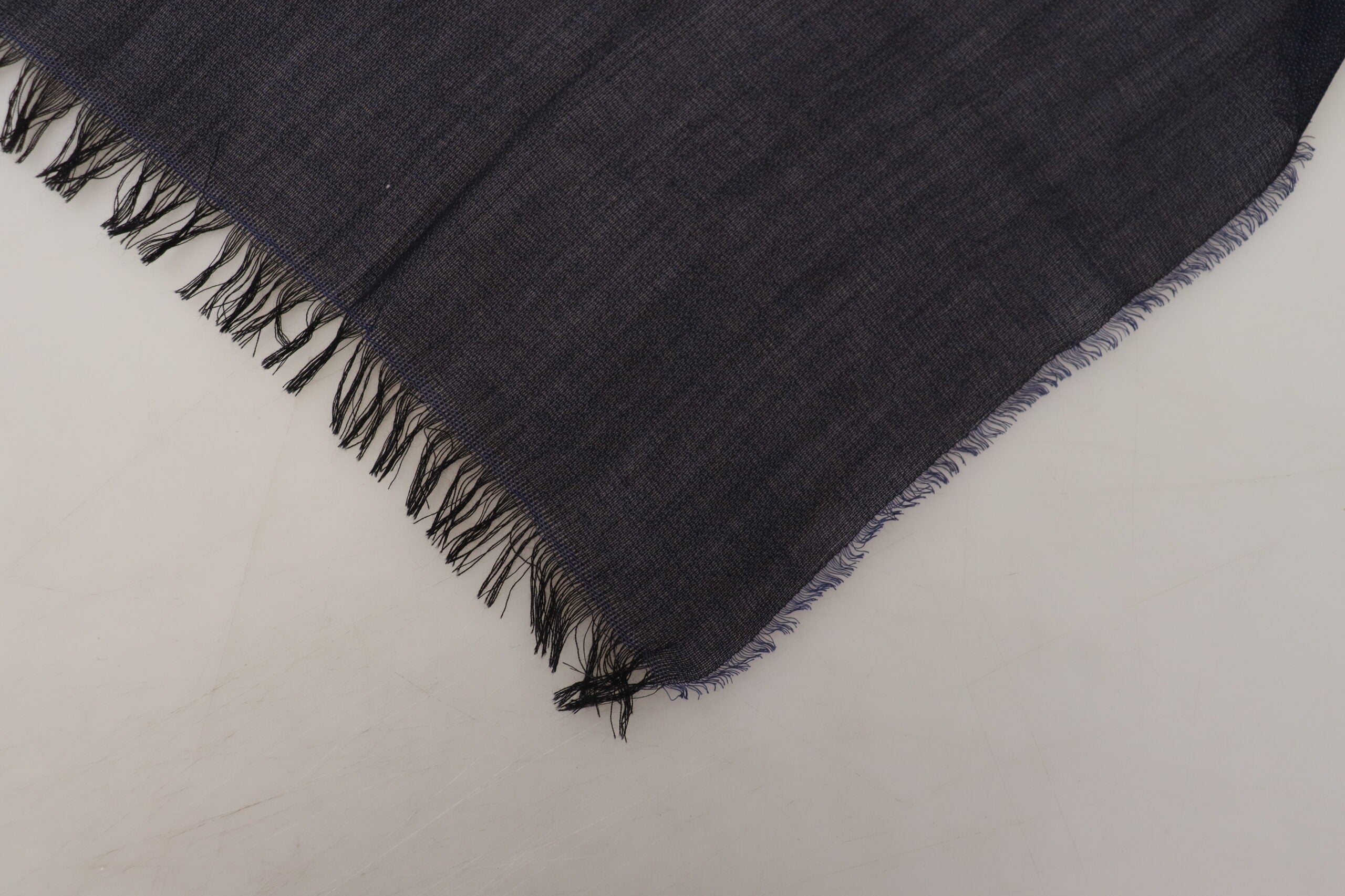 Écharpe à franges en laine bleu foncé