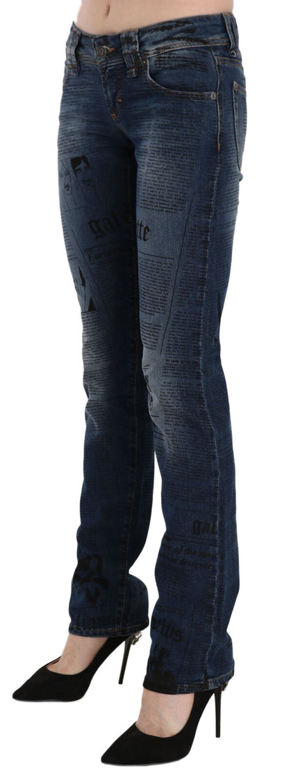 Pantalon en denim skinny taille basse bleu imprimé journal