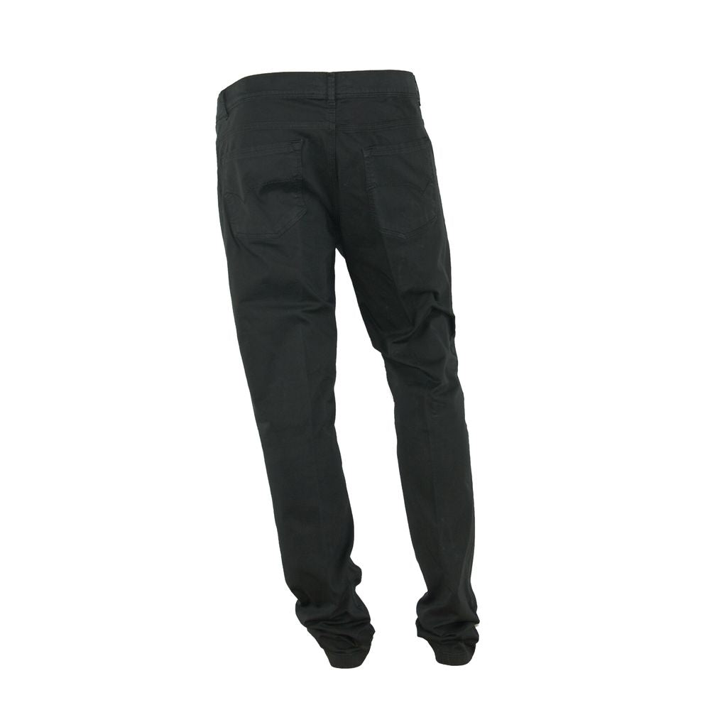 Schwarze Baumwolljeans und -hose