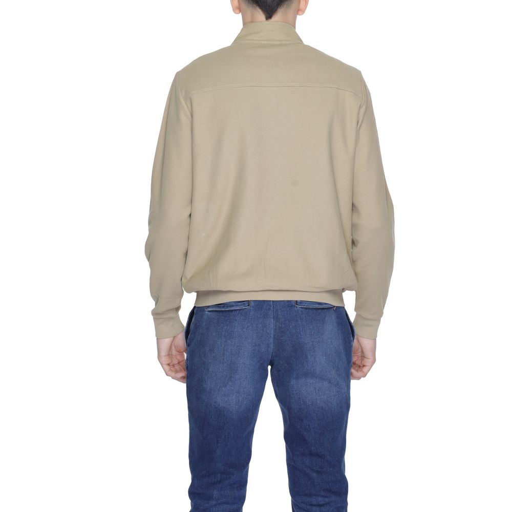 6844083.jpg
