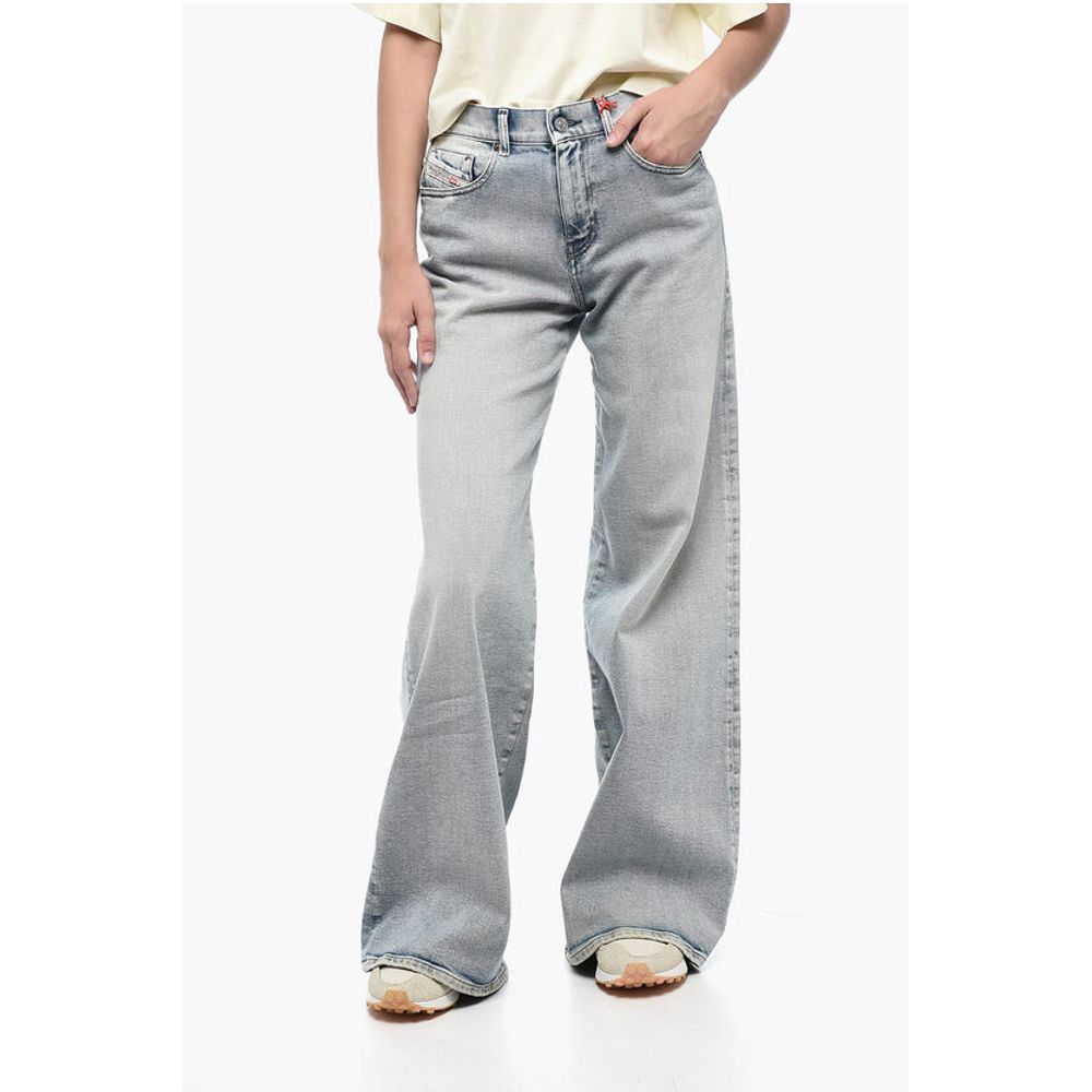 D-AKEMI Flared Denims with Light Wash L.32