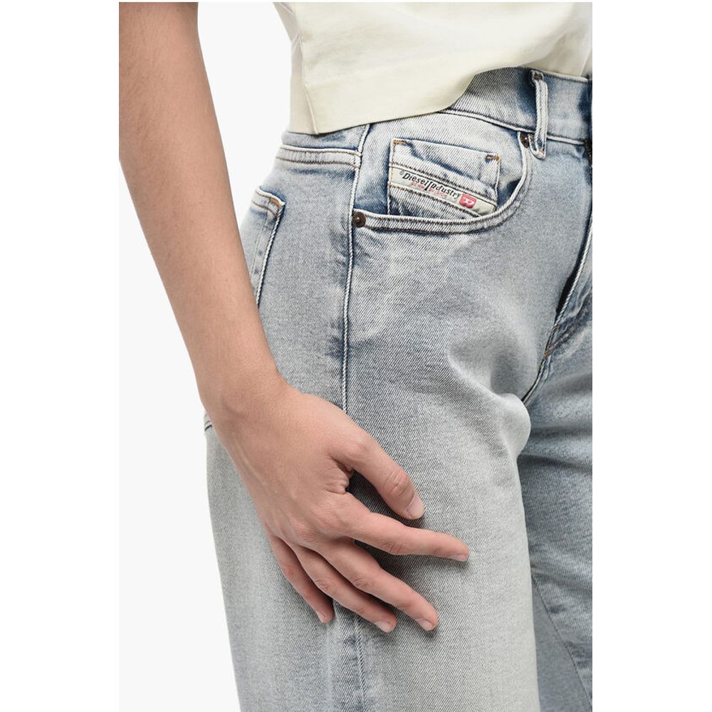 D-AKEMI Flared Denims with Light Wash L.32